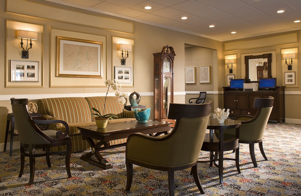 Newport Beach Hotel Suites 45/69