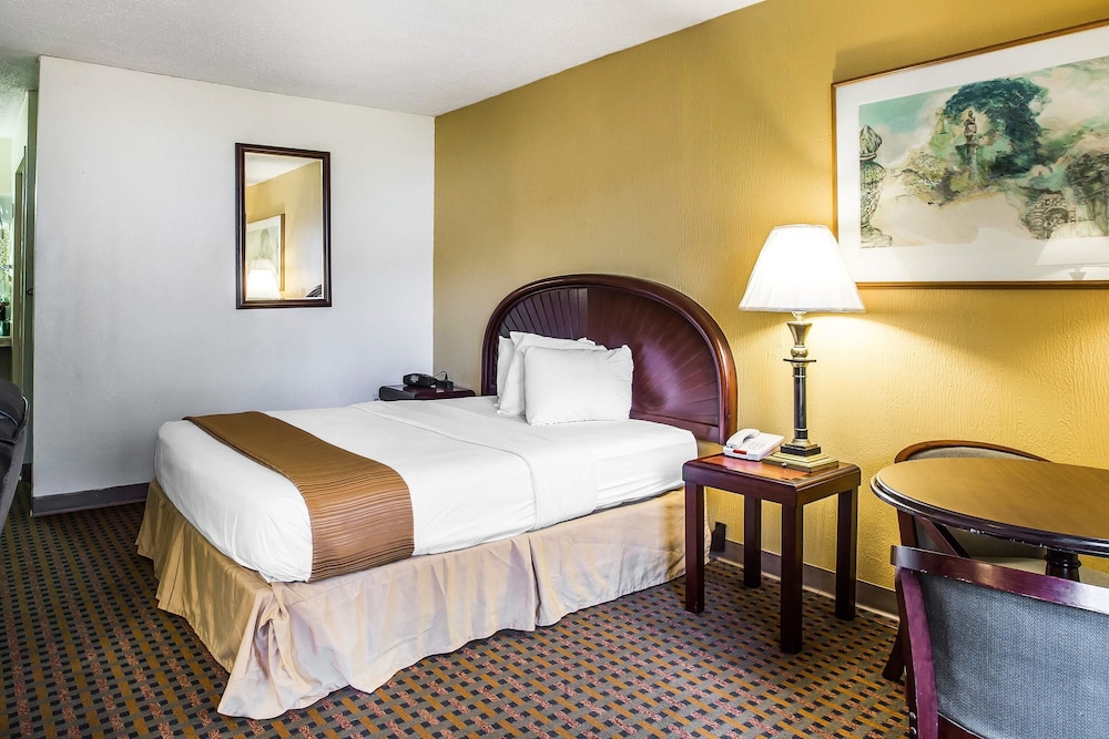 Rodeway Inn & Suites Carrollton, GA 8/42