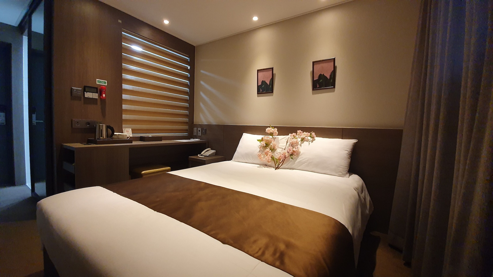 Room, Double Bed, Mountain View