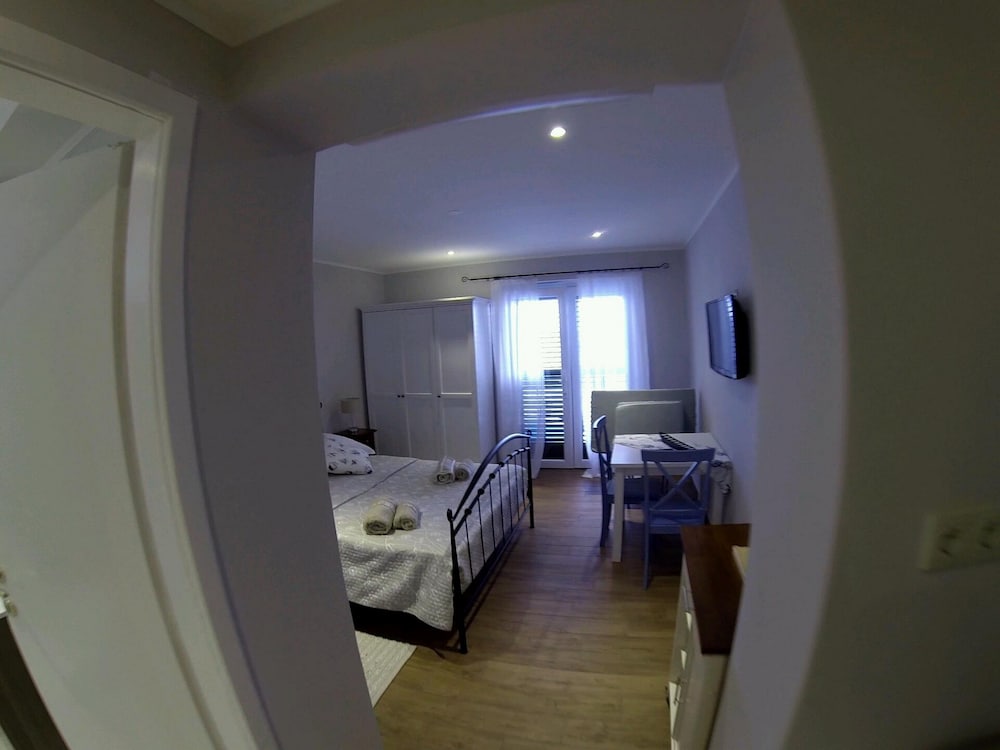 Apartments Villa Mirjana 20/75