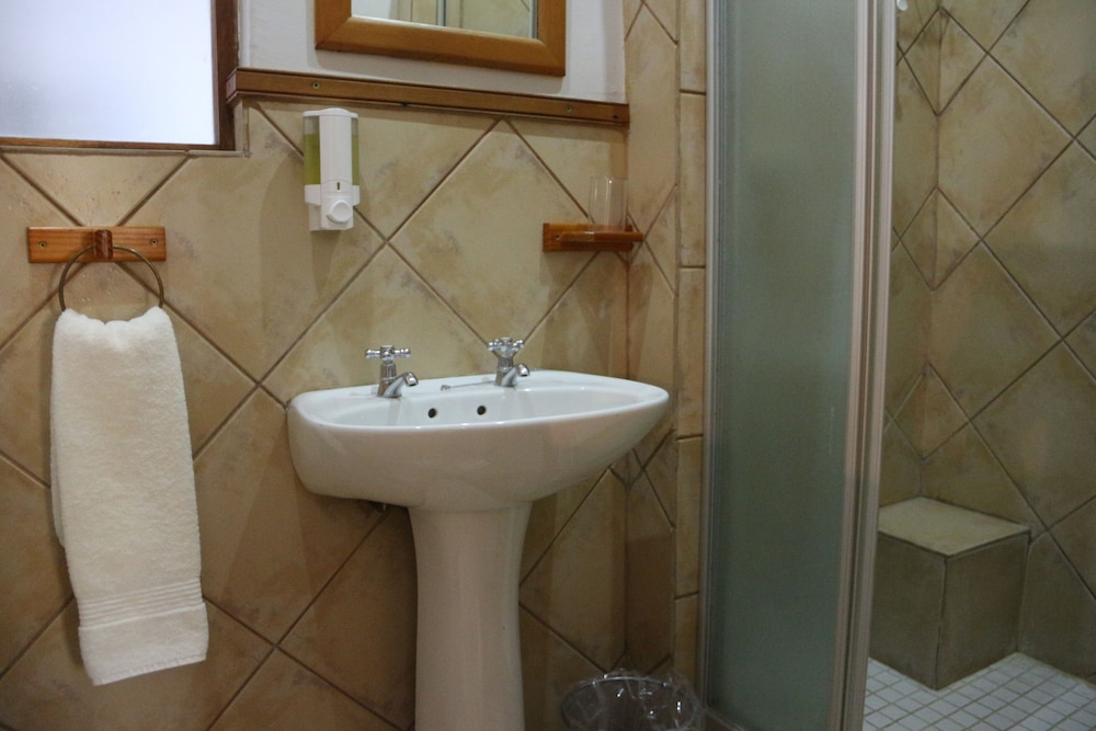 Aan Die Oewer Guest House 39/42