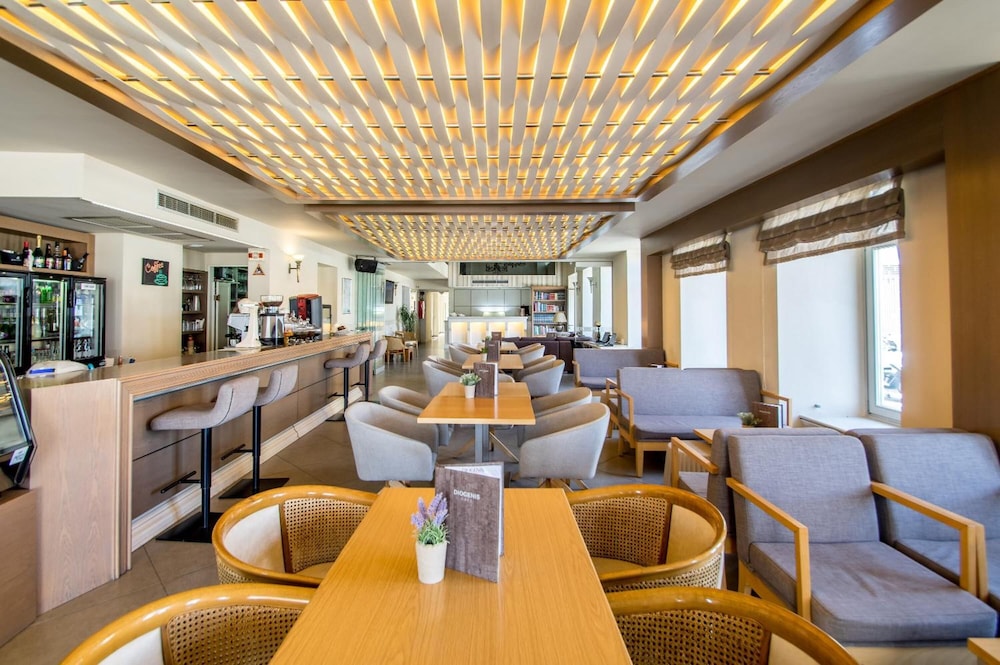 Hotel Diogenis 39/44
