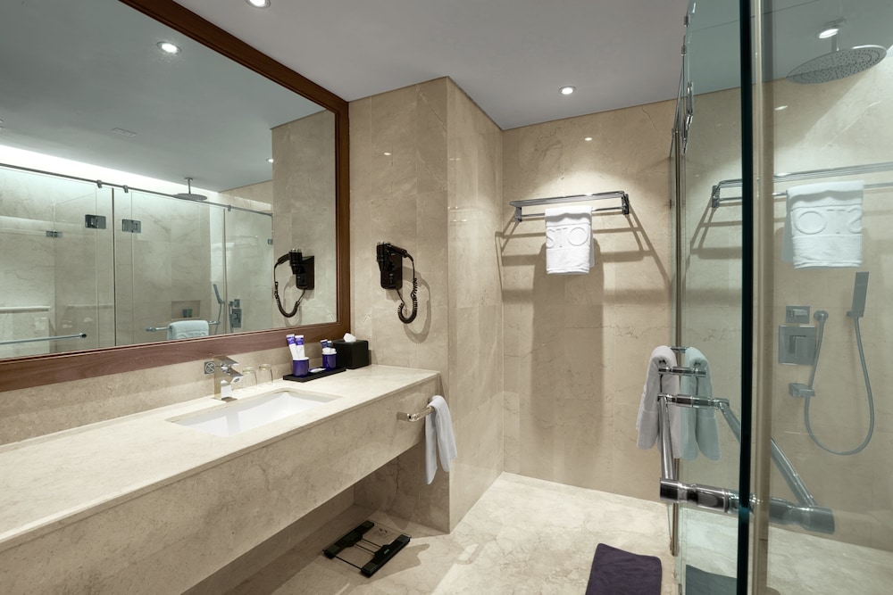 Aston Priority Simatupang Hotel and Conference Center 70/72