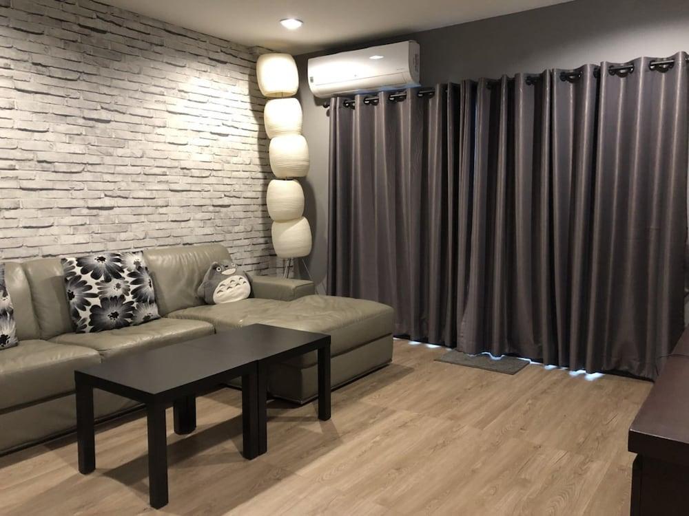 Rooftop Room 14/17