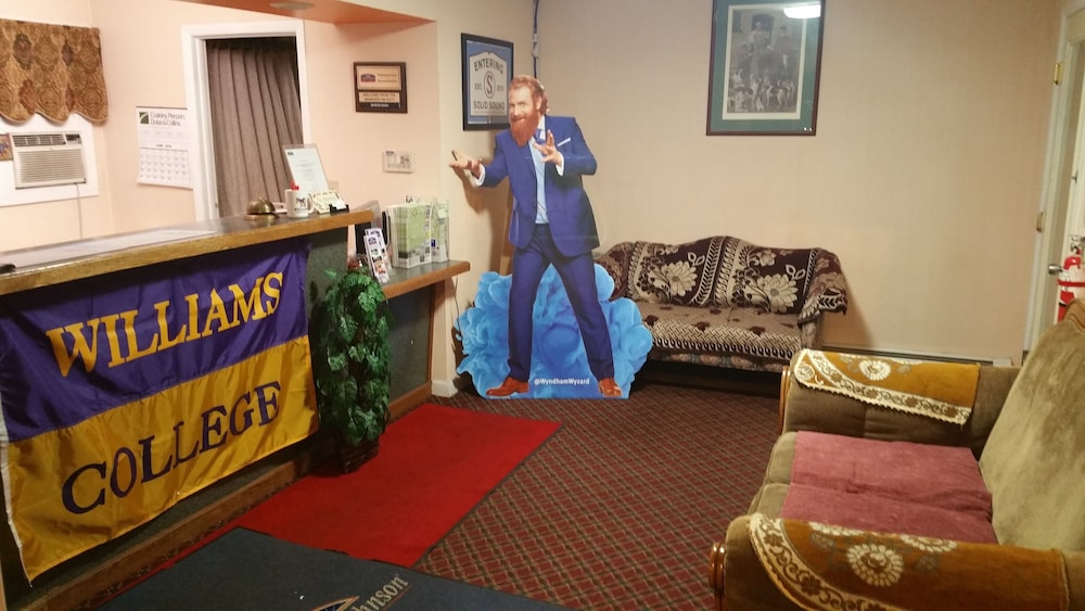 Howard Johnson By Wyndham Williamstown 18/24