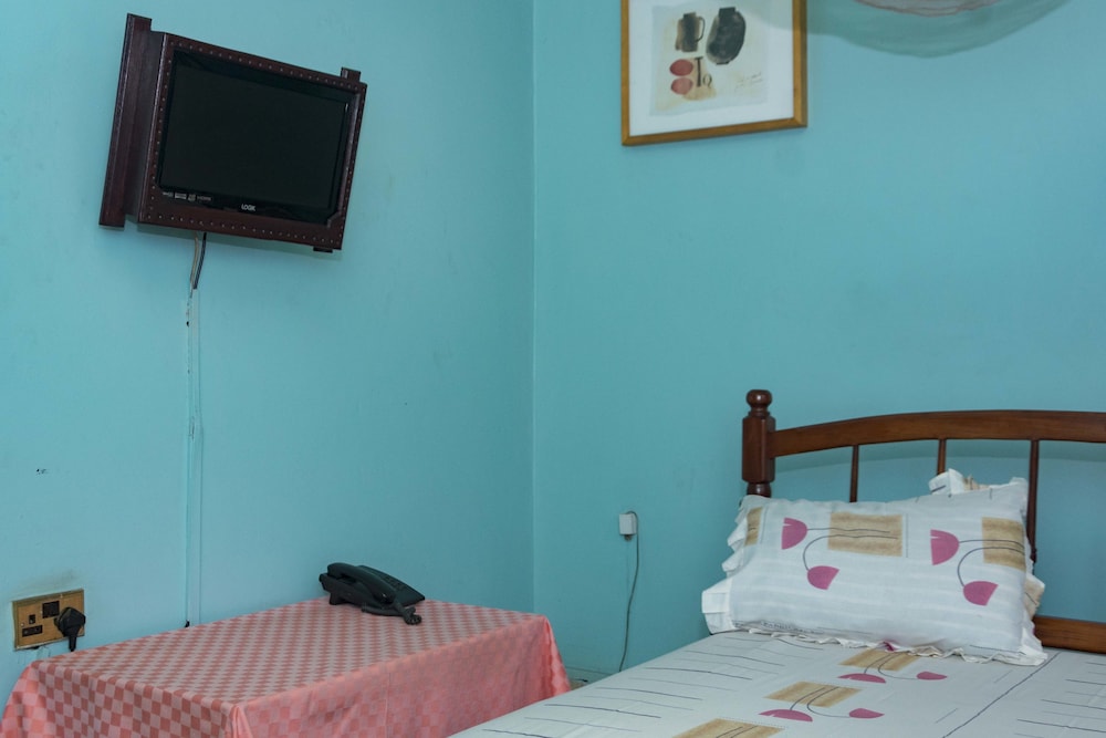 ROOM, SINGLE