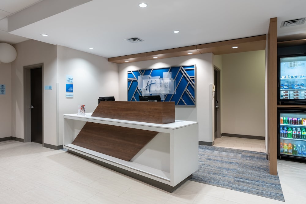 Holiday Inn Express Suites Vaughan 11/78