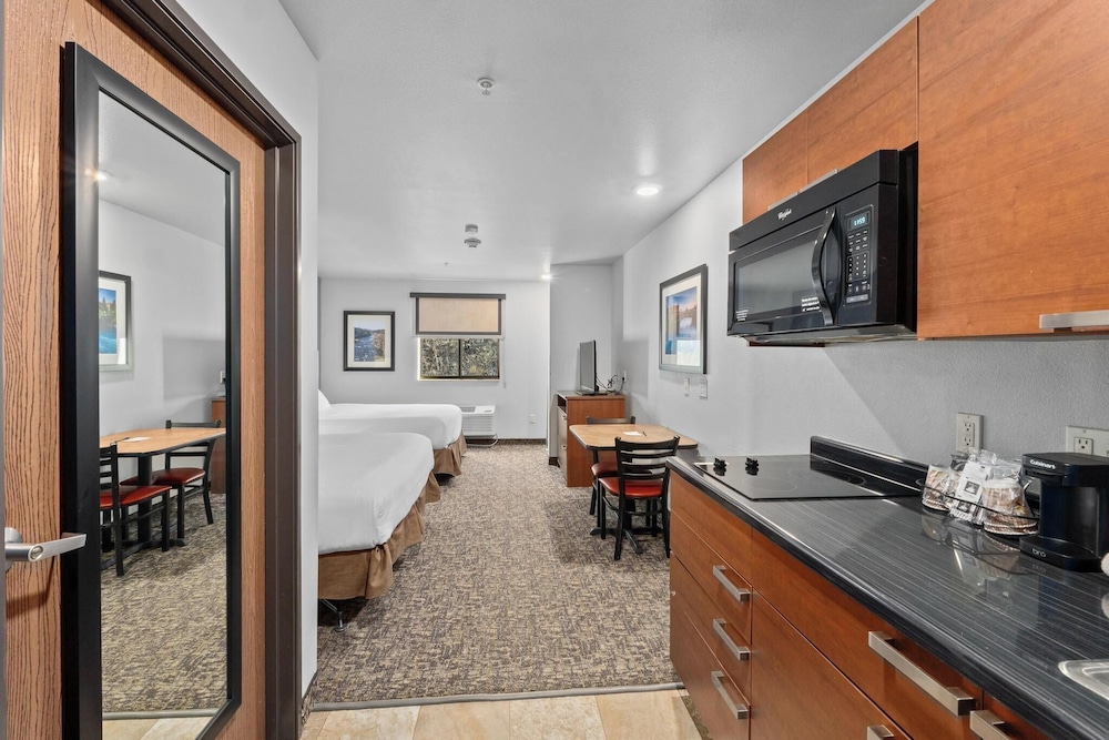 غرفة بسريرين كوين لذوي الإعاقة، MainStay Suites Spokane Valley, WA 3/8