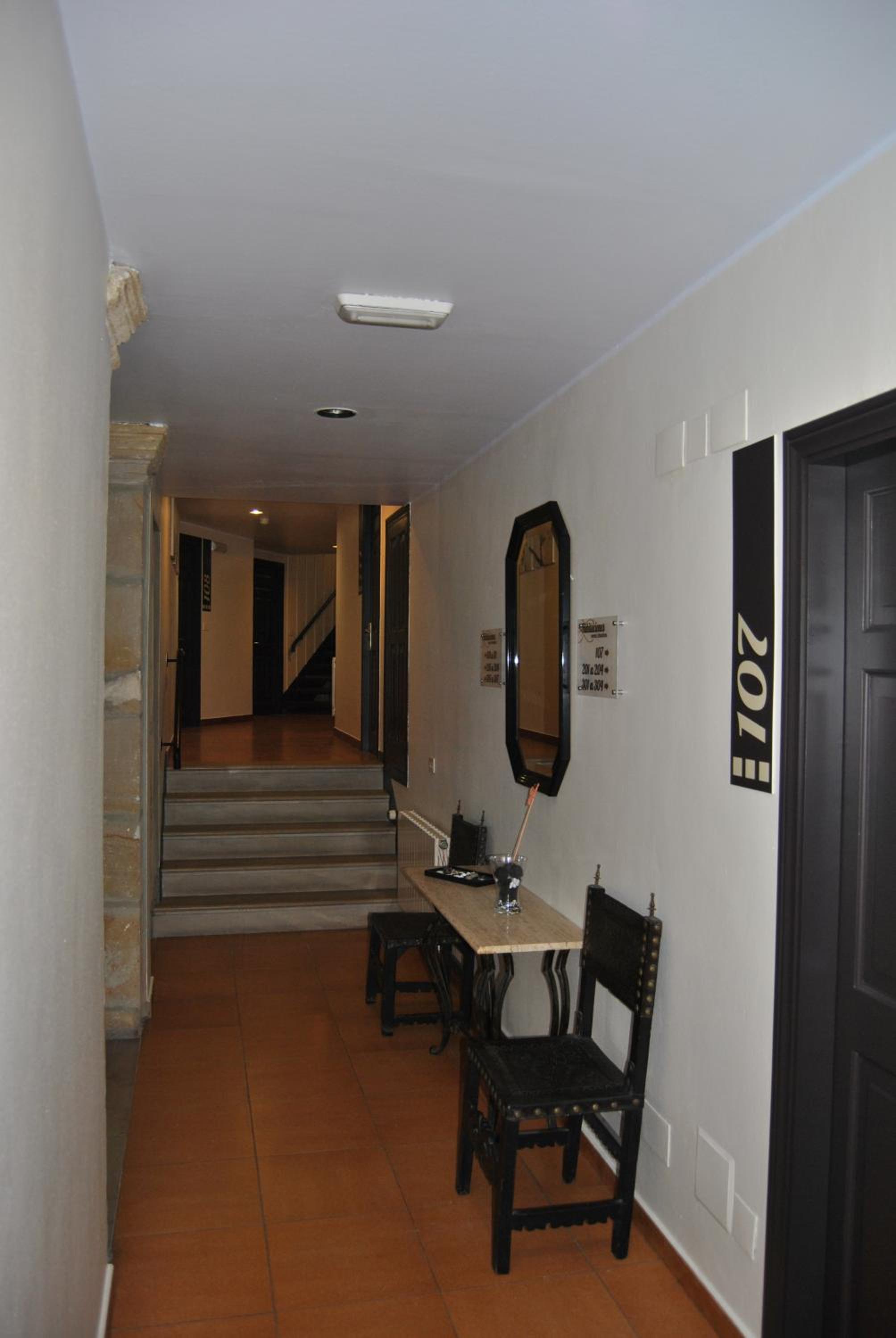 Palacio De Los Vallados 36/54