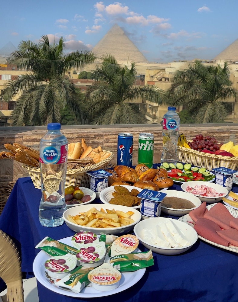Three Giza Pyramids Inn 58/65