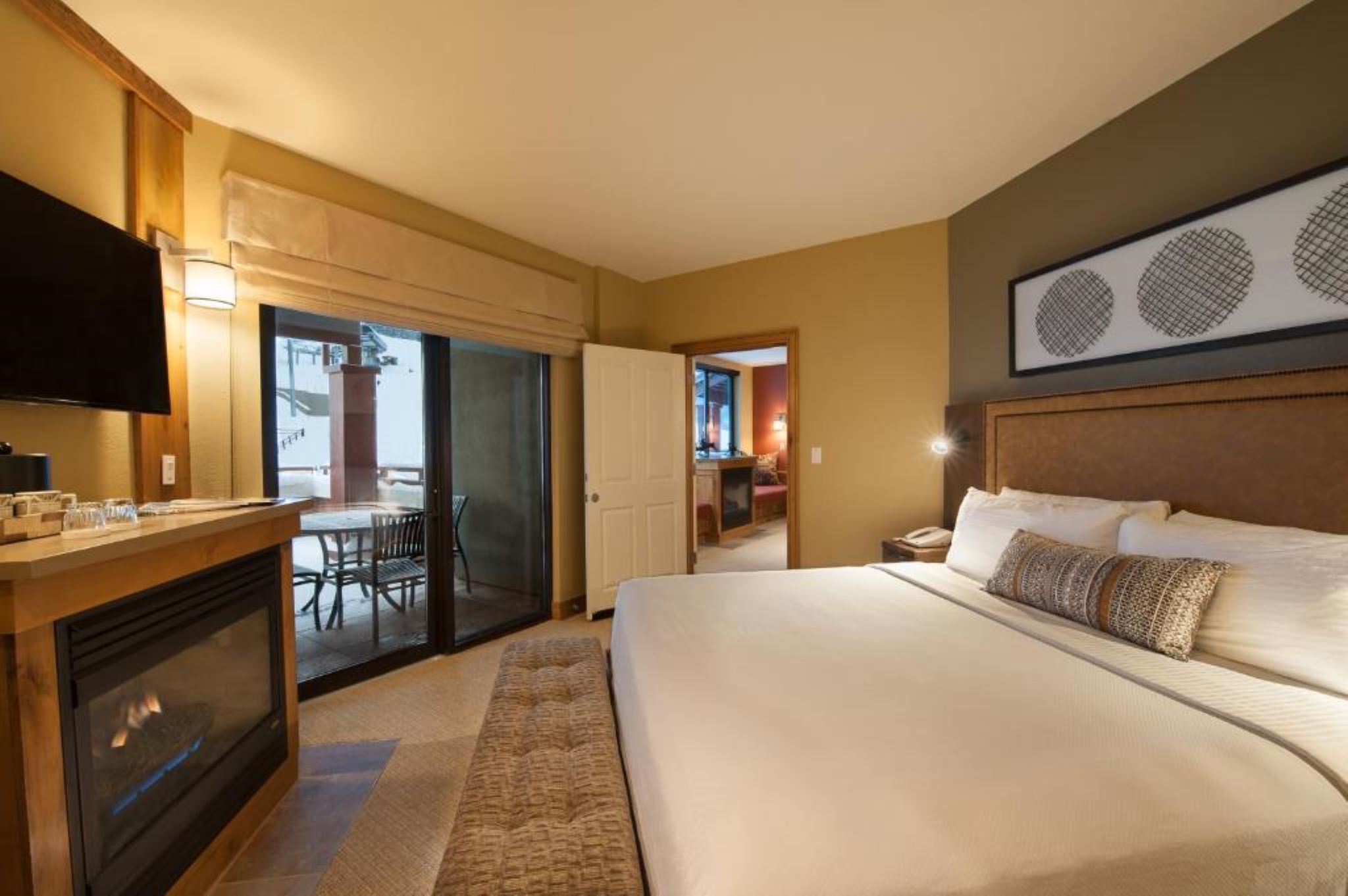 Grand, Summit, Deluxe, Suite, Parlor, Corner