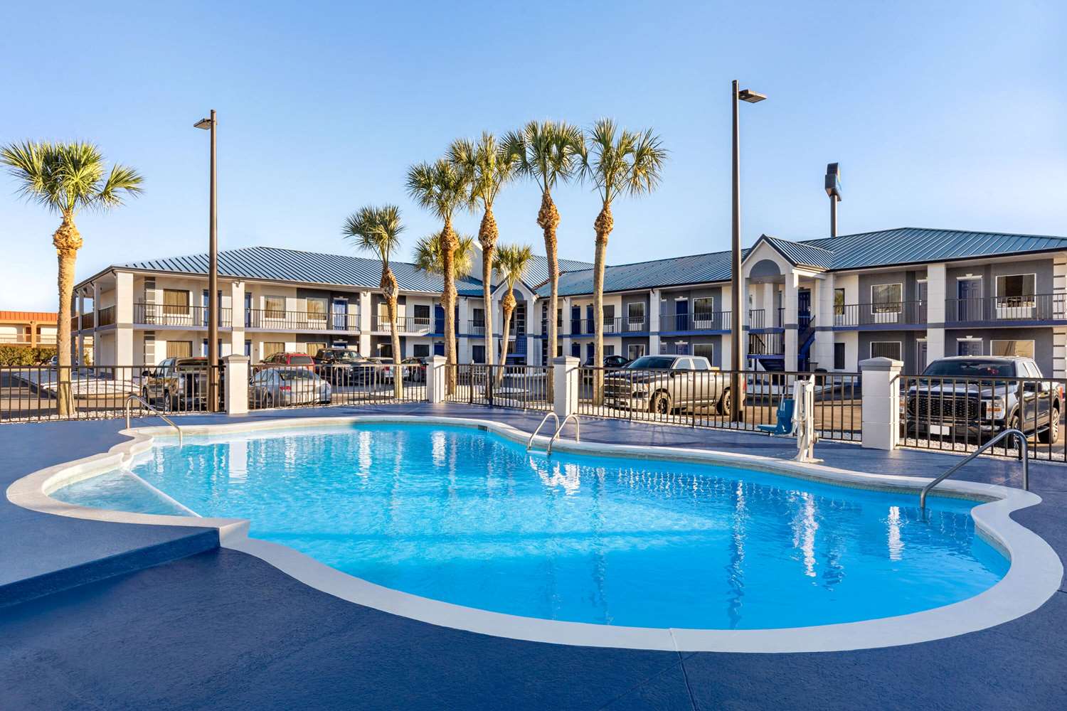 Days Inn by Wyndham Kingsland GA 2/30