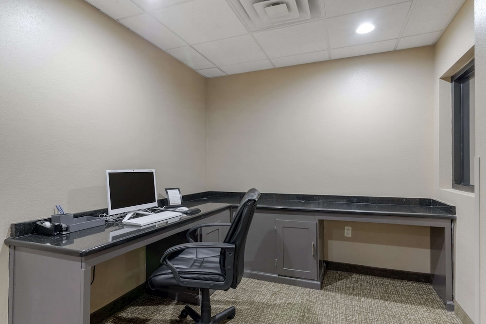 Comfort Suites Columbus State University Area 16/28