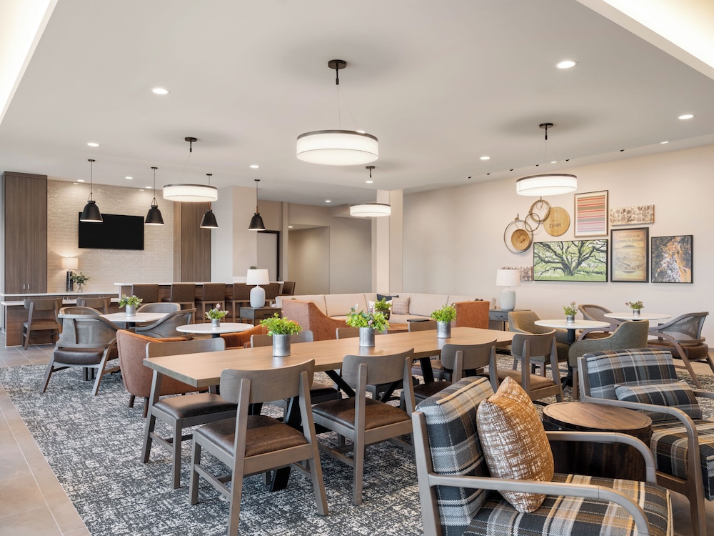 La Quinta Inn and Suites by Wyndham Lincoln 75/84
