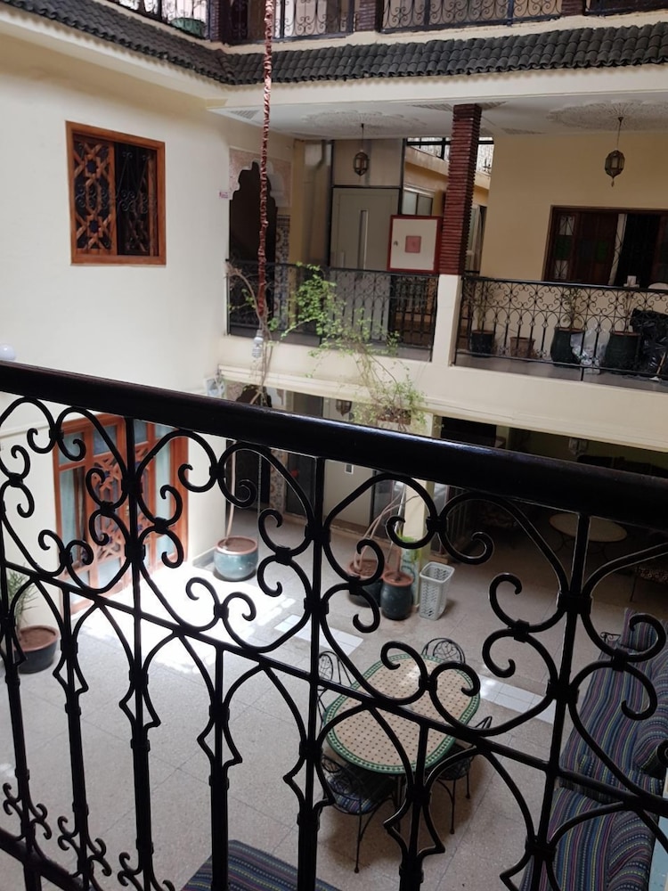 HOTEL ALI 12/72