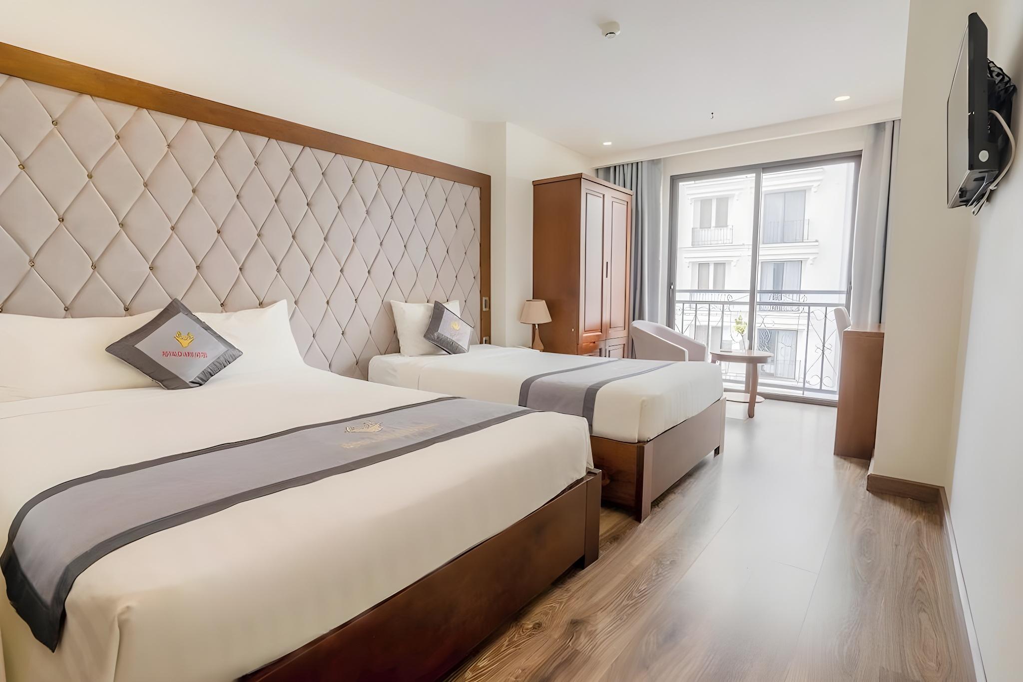 Semi Room, Superior, Triple, 1 Queen and 1 Semi Double Bed, City View, Balcony