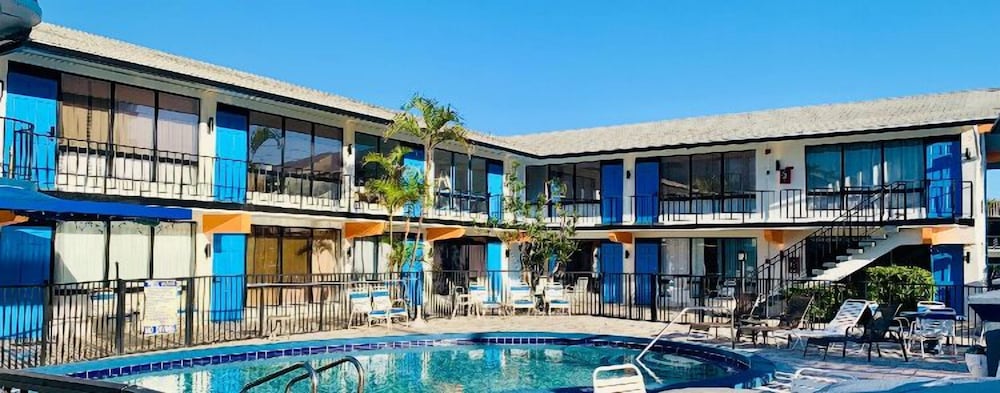 Avalon Resort 2/76