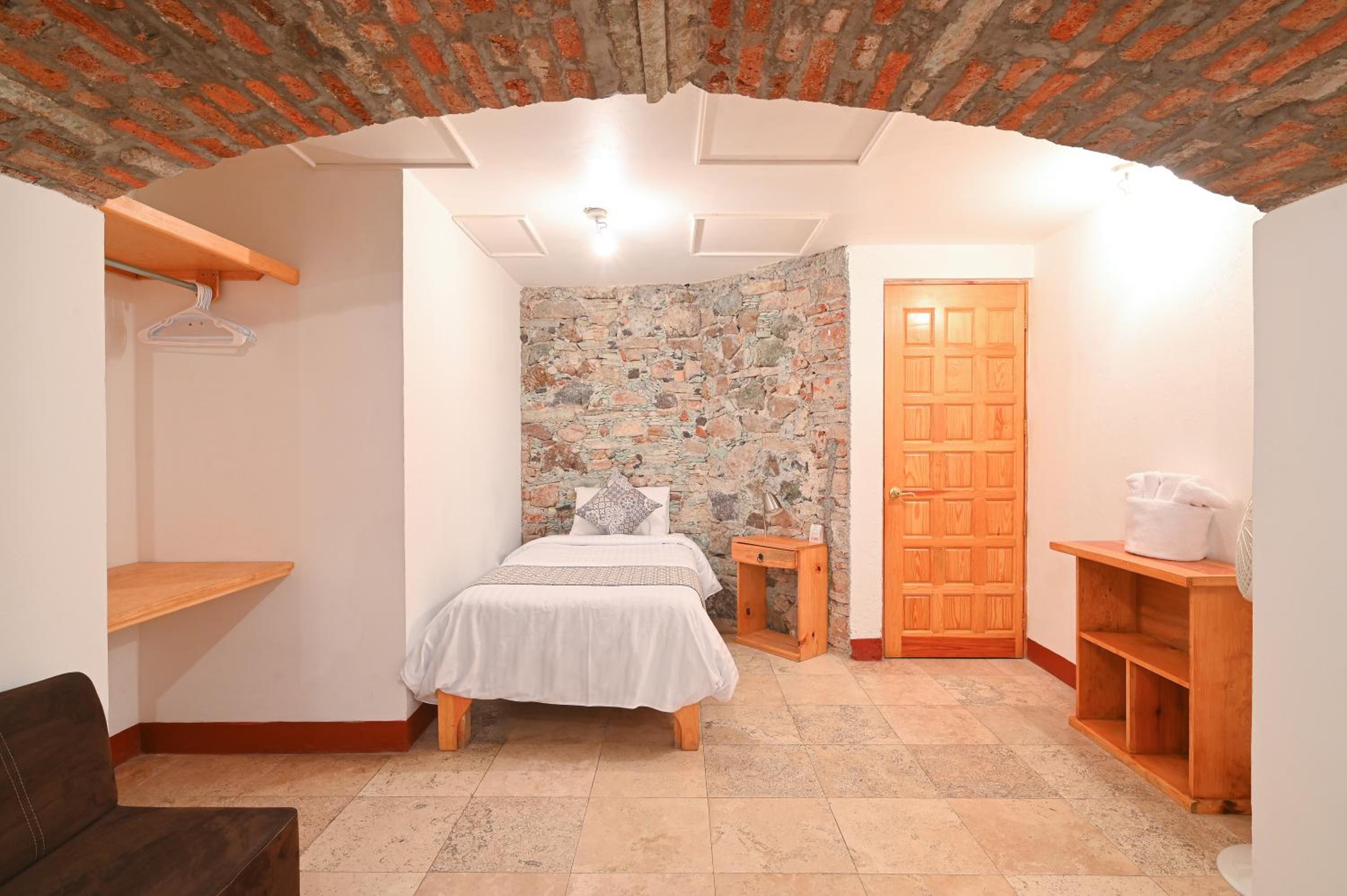 Hotel Meson Cuevano 32/50
