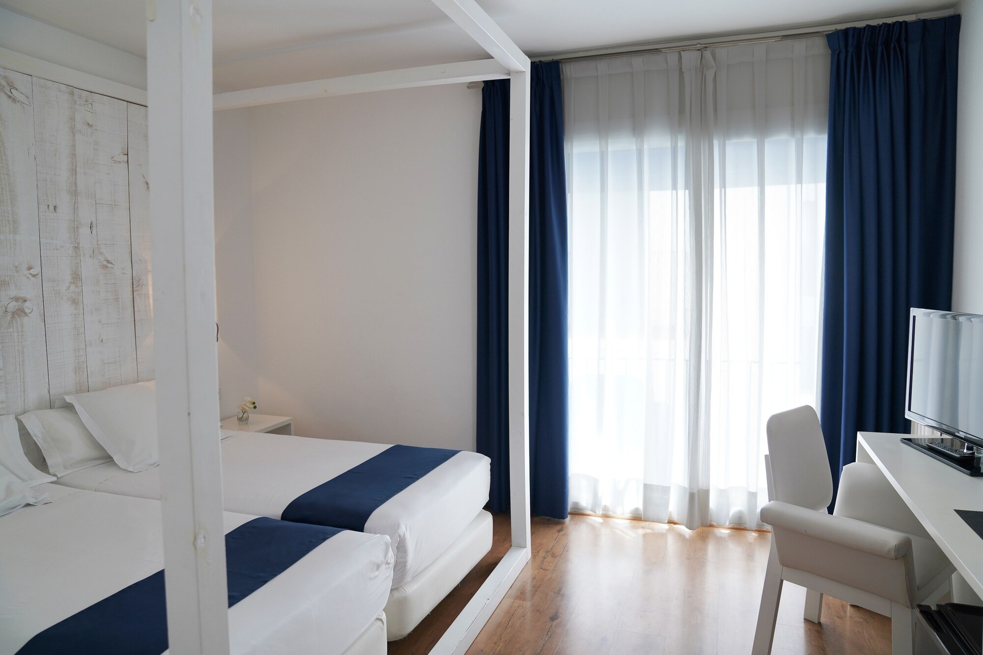 STANDARD, DOUBLE OR TWIN BED