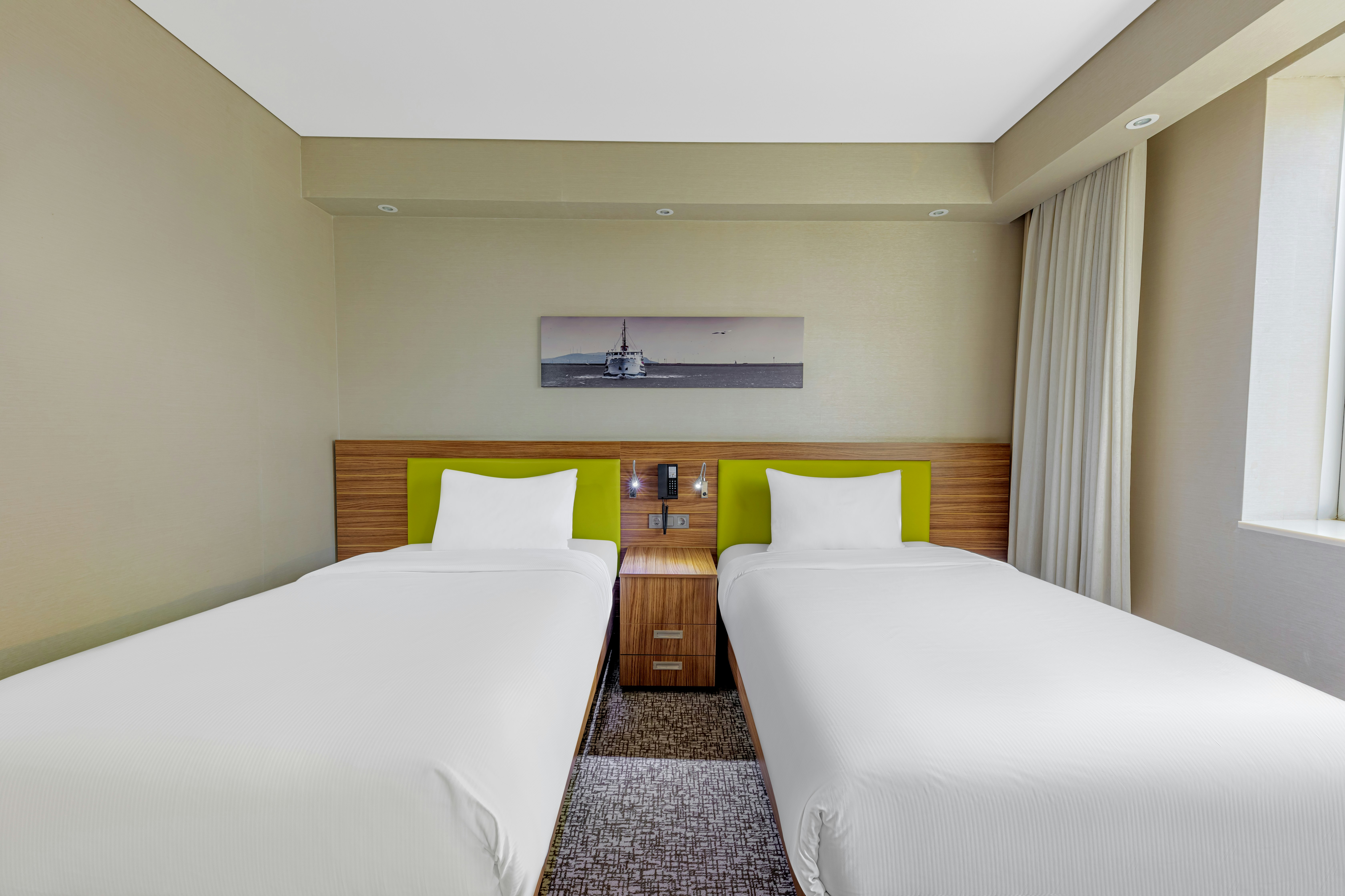 ROOM, TWIN BEDS