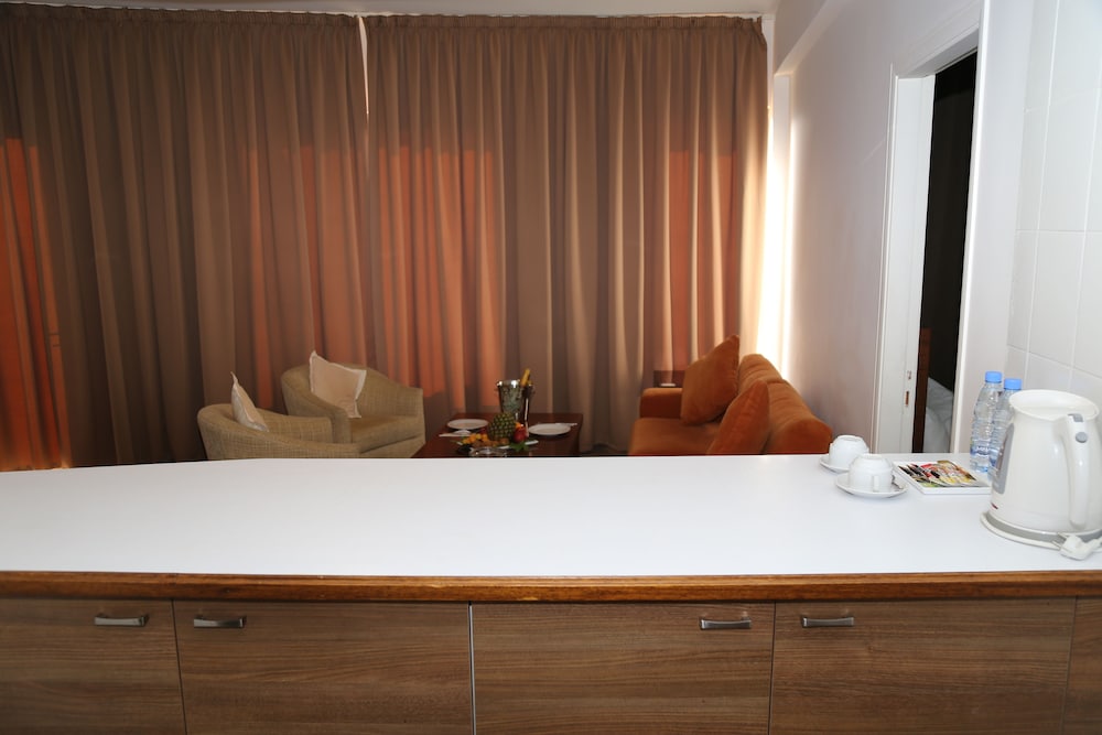 Douma Hotel 24/59
