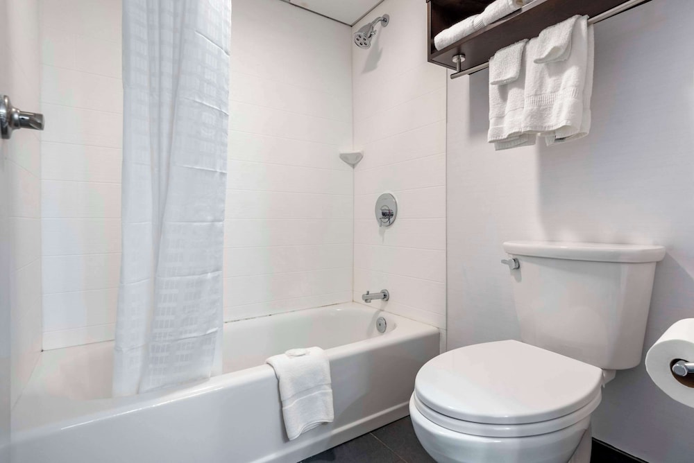 Comfort Inn & Suites Liverpool - Syracuse North 39/41