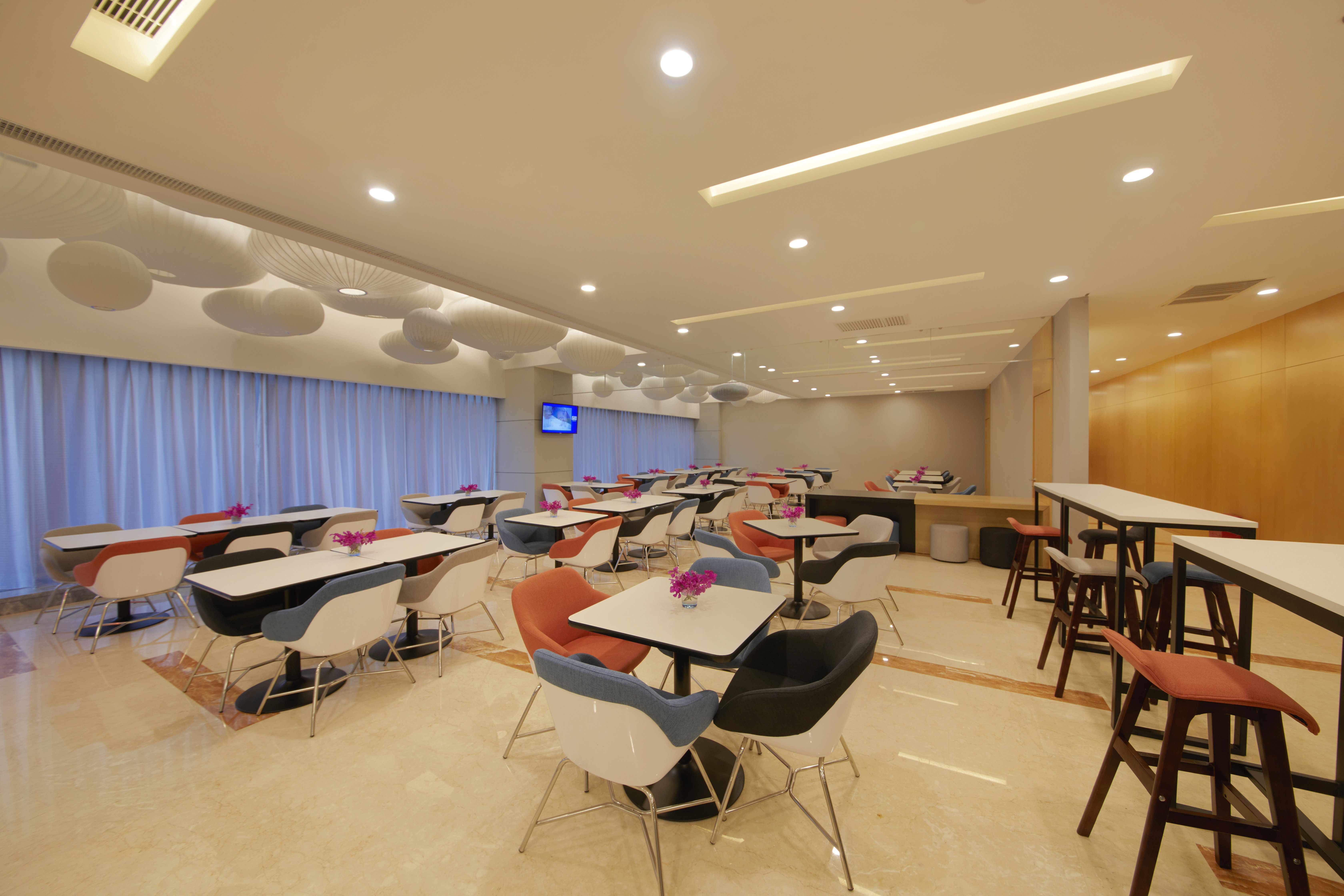 Holiday Inn Express Zhengzhou Zhengdong 55/73
