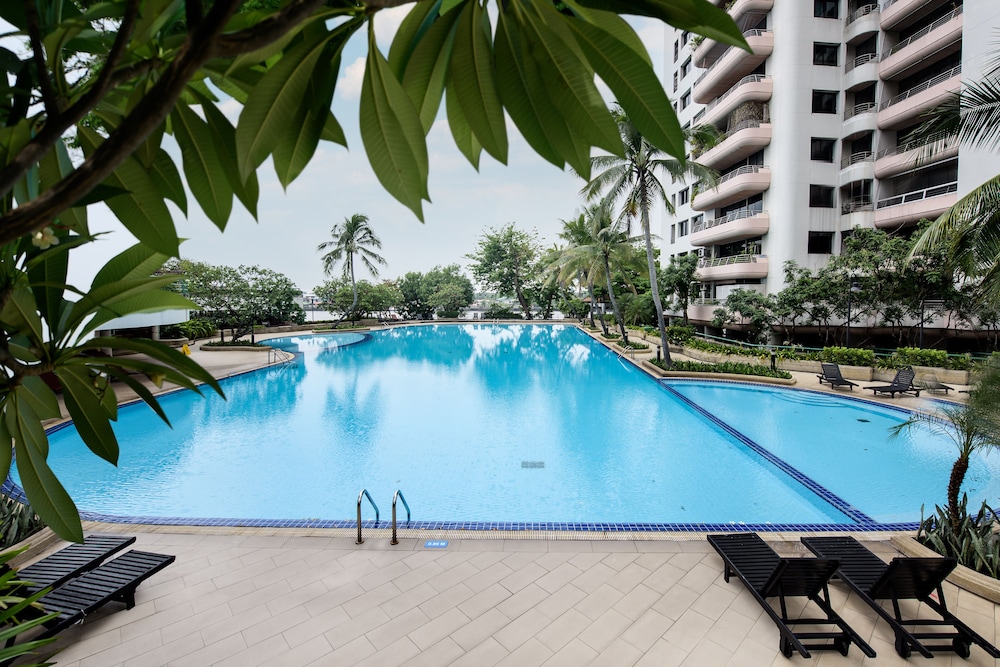 Riverine Place Hotel & Residence 67/72