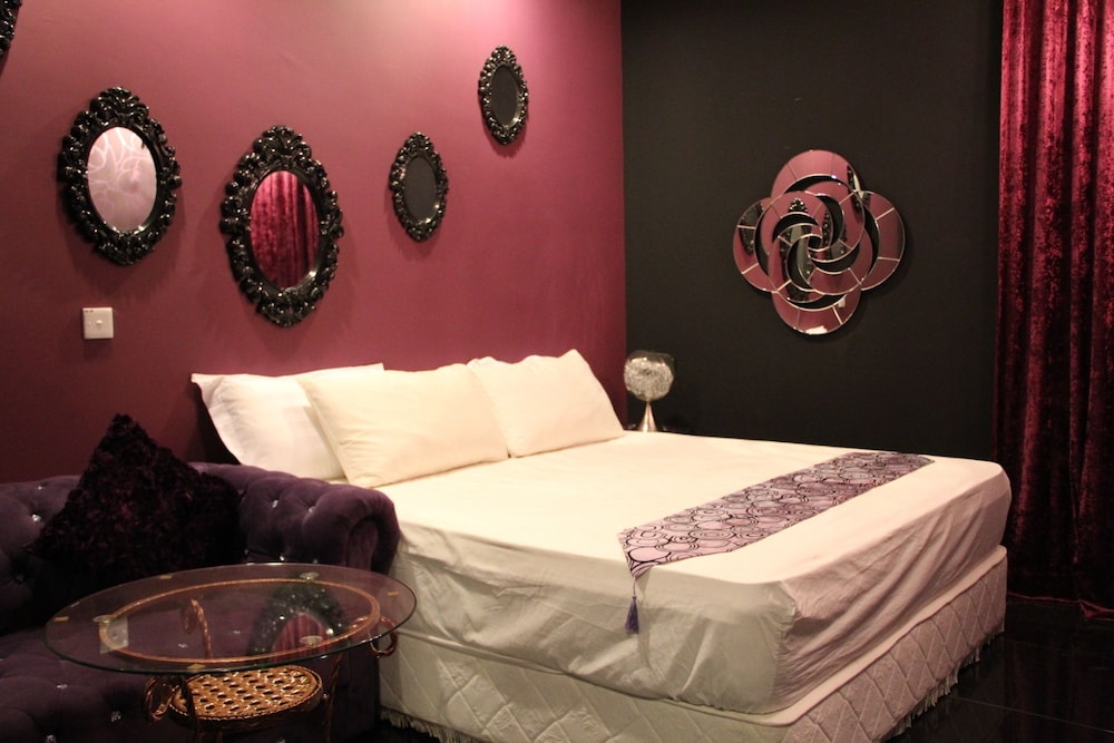 Love Inn Boutique Hotel 10/18