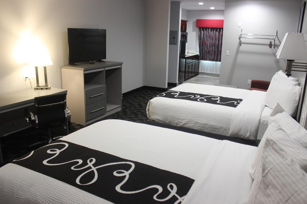 Paris Inn Suites 20/33
