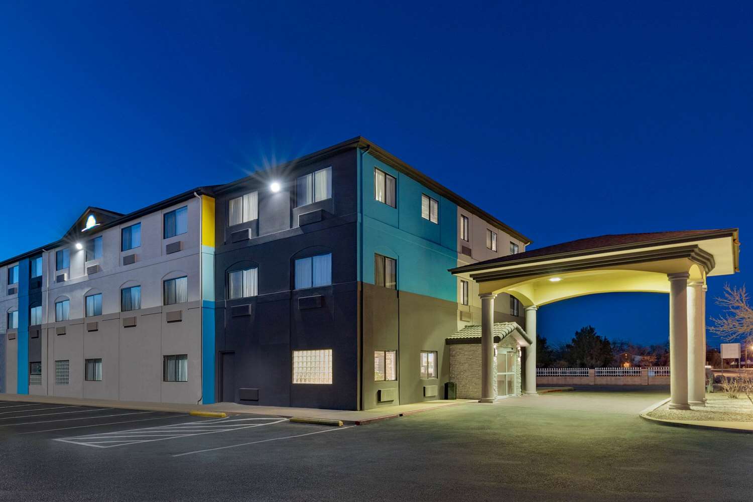 Days Inn by Wyndham Bernalillo 3/43