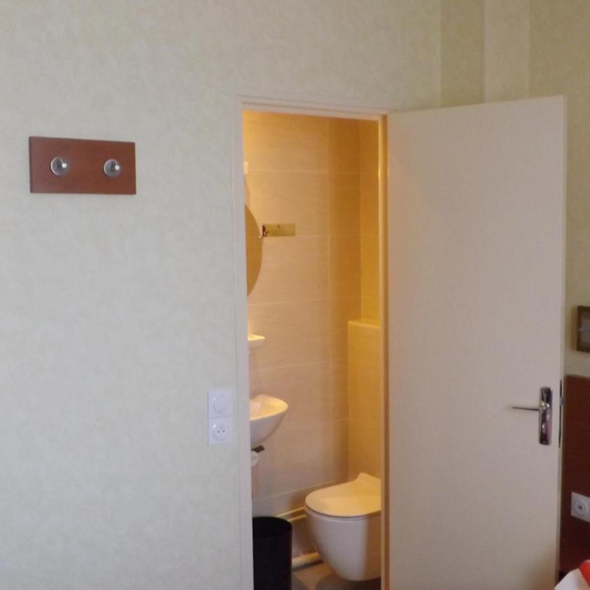 HOTEL DE LA PLACE DES ALPES 34/35