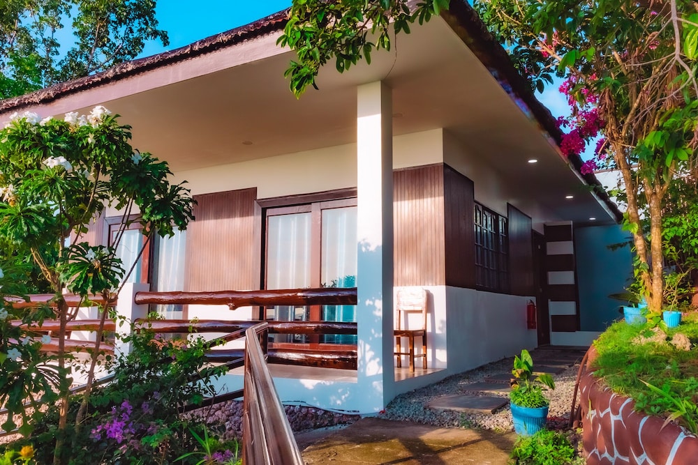 Marquis Sunrise Sunset Residential Cottages 2/70