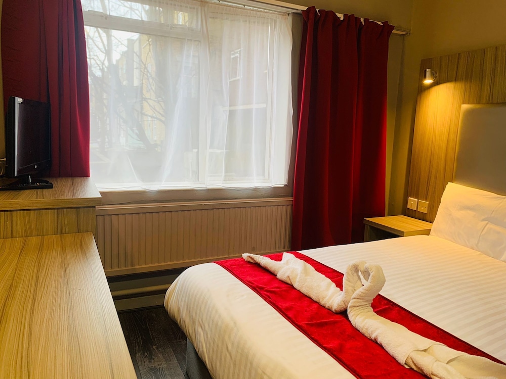 Lily Hotel 24/46