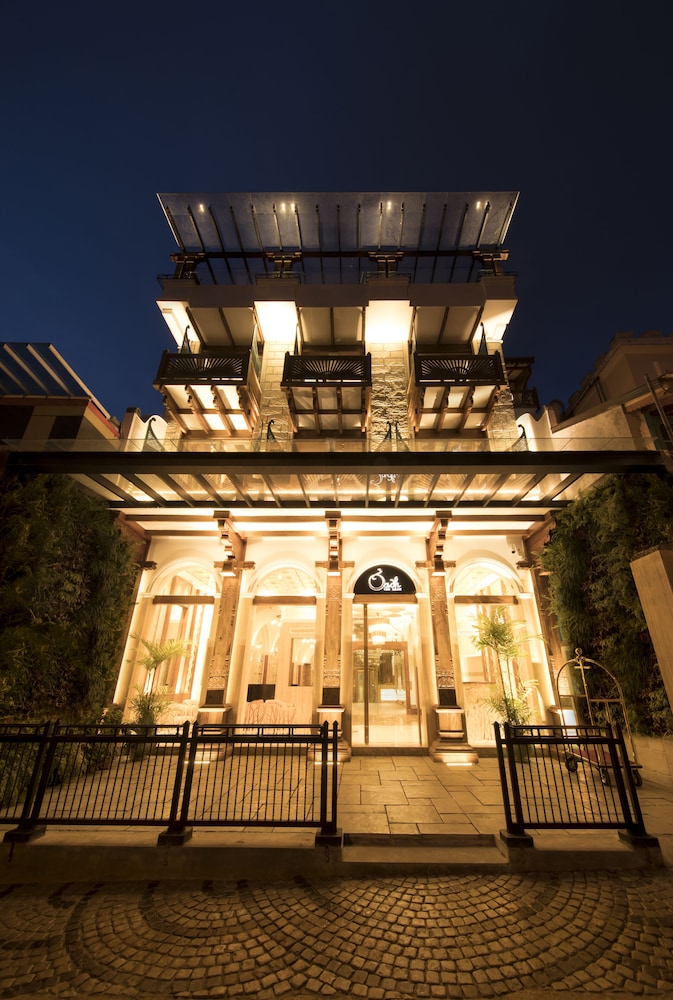 The Radh Hotel in KANDY