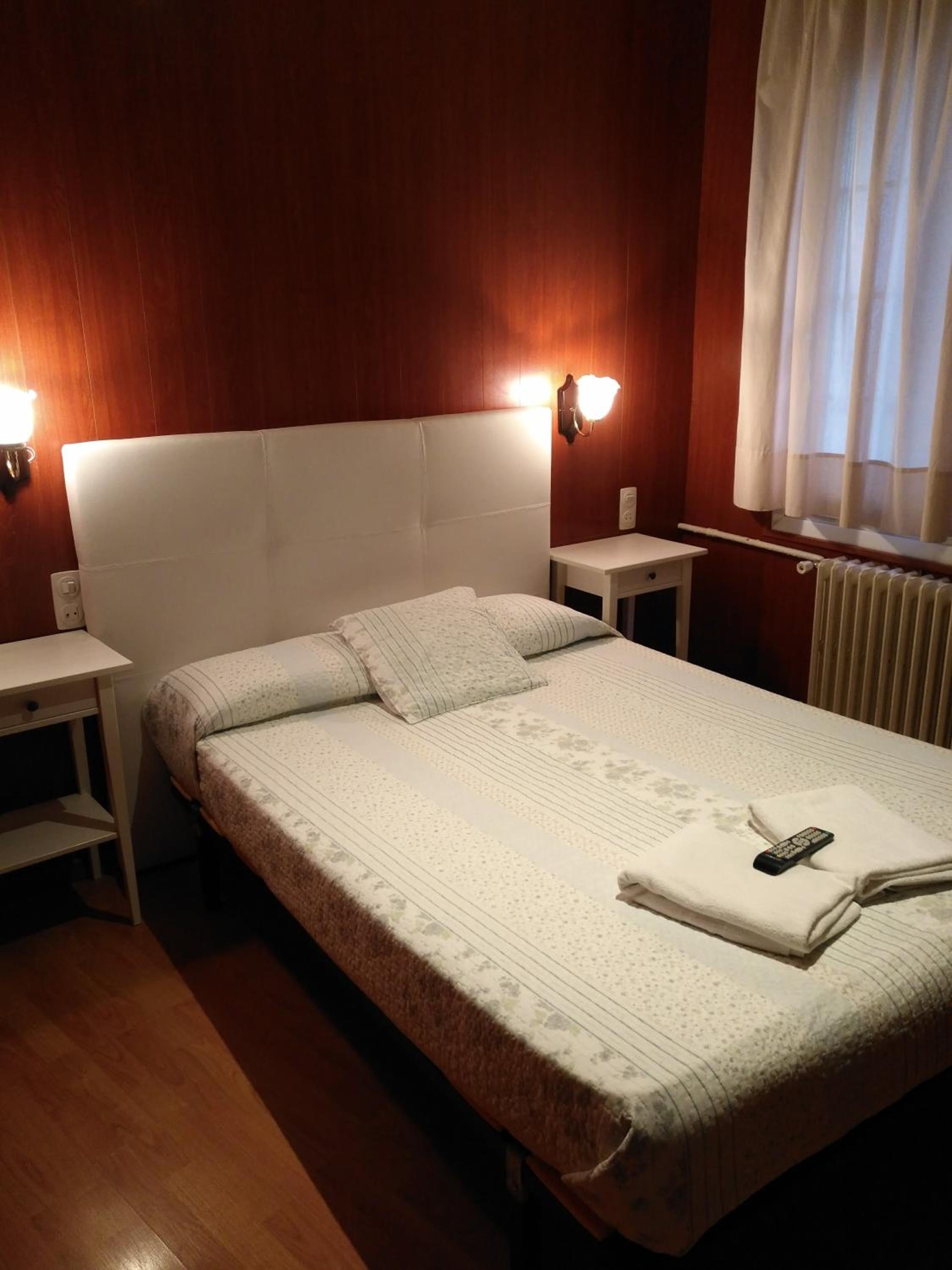 Hostal Porta De Nuria 10/23