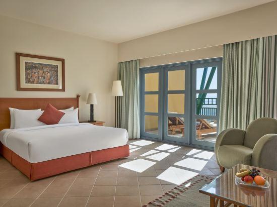 Junior Suite Pool and Sea View