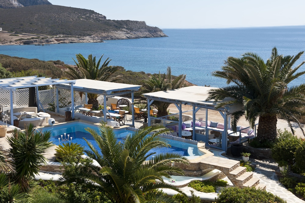 Dolphin Antiparos Villas and Suites 3/50