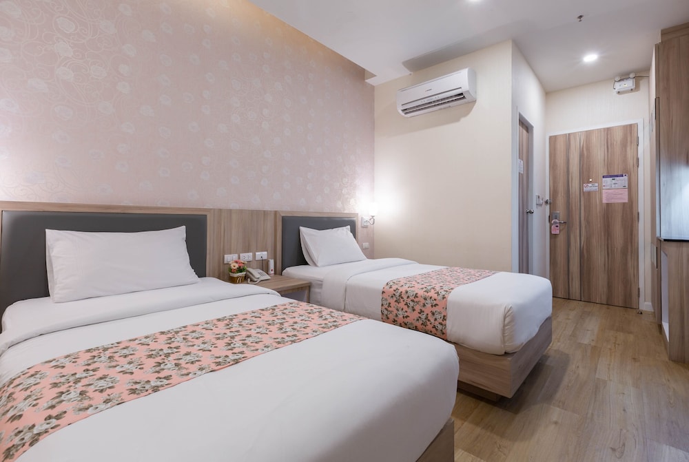 Leela Orchid Hotel 18/49