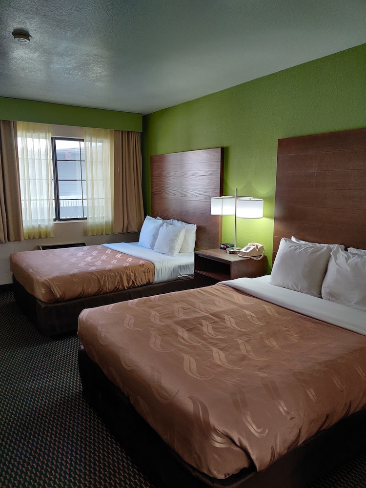 Econo Lodge Flagstaff East I-40 6/53