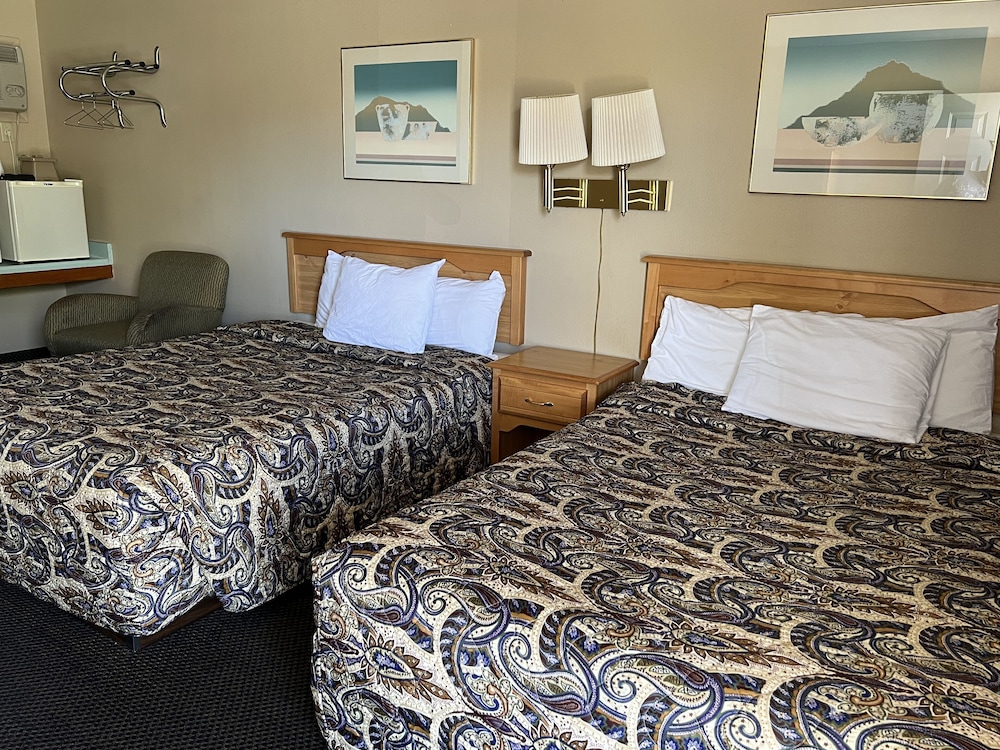 Silver Spur Motel 9/36