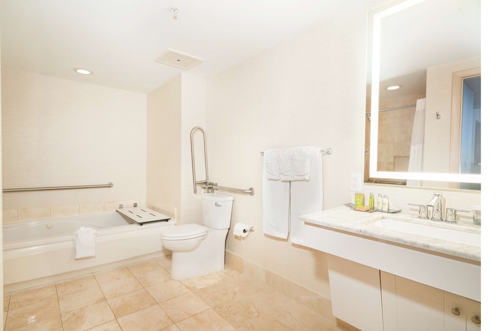 Doubletree By Hilton Ocean Point Resort – North Miami Beach 15/68