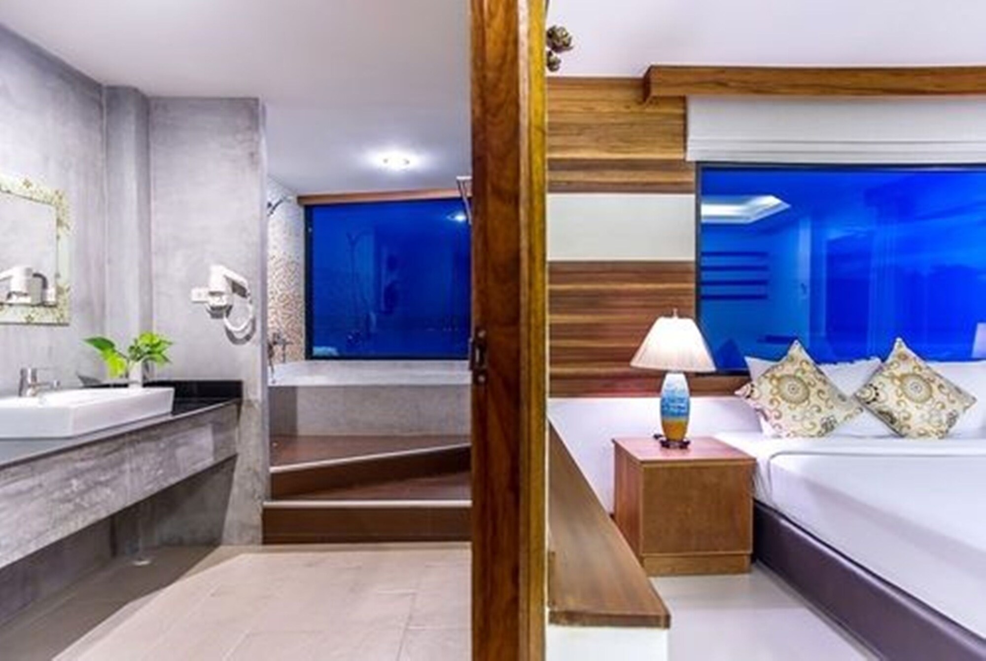 Deluxe, King Bed, Beach Front