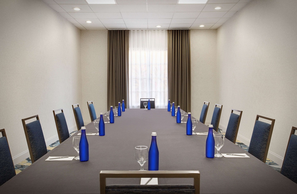 Embassy Suites by Hilton Orlando International Drive Convention Center 44/49