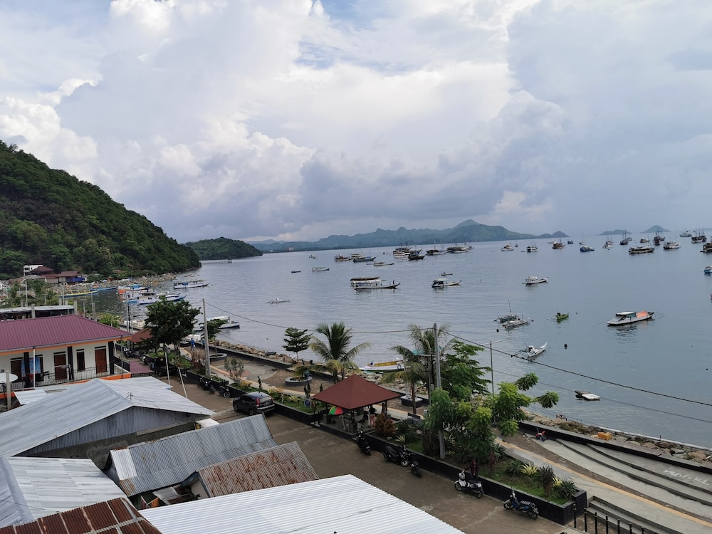 Flamingo Avia Labuan Bajo 12/16