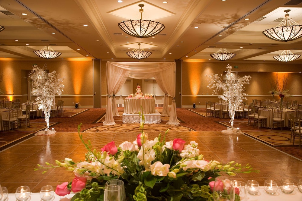 DoubleTree Suites by Hilton Hotel Anaheim Resort - Convention Center 46/56