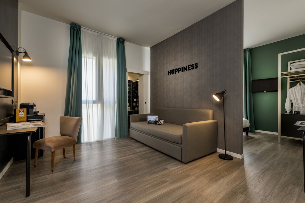 Up Hotel 47/67