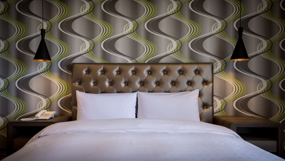 Zaw Jung Business Hotel 39/42