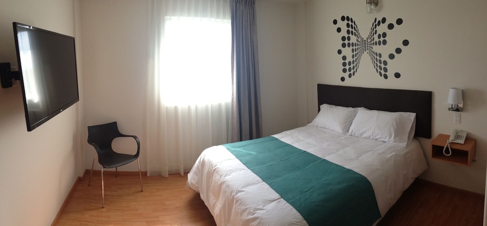 ROOM 1, ACCESSIBLE