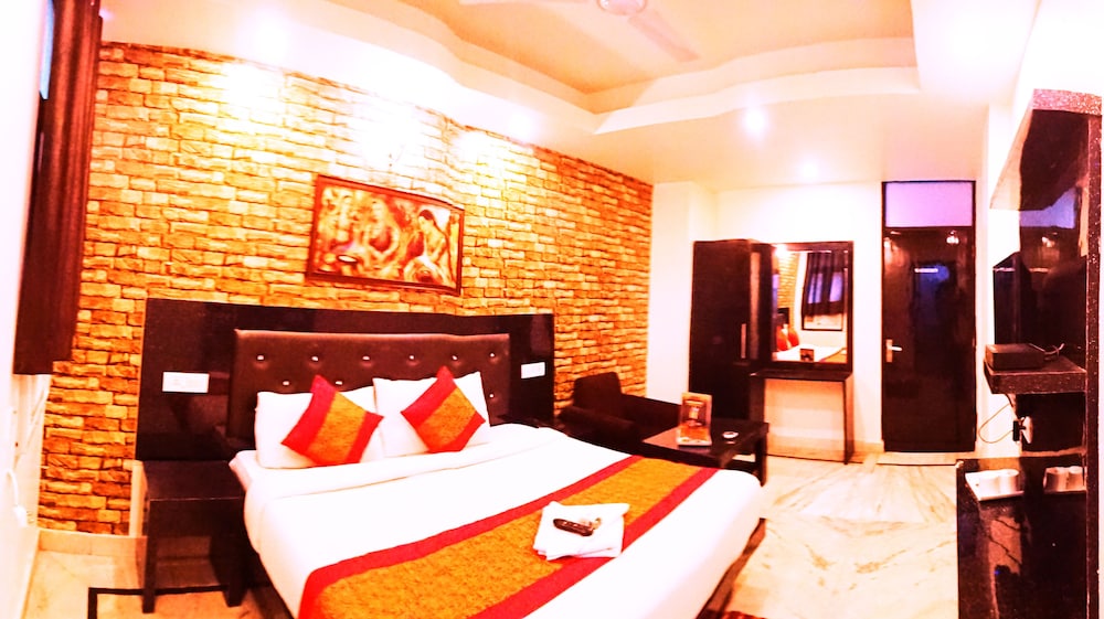 Hotel Noida International 9/50